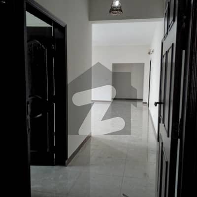 10 MARLA 3 BEDROOM APARTMENT AVAILABLE FOR RENT