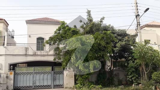 عسکری 10 - سیکٹر اے عسکری 10,عسکری,لاہور میں 4 کمروں کا 10 مرلہ مکان 1.9 لاکھ میں کرایہ پر دستیاب ہے۔