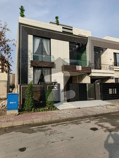 بحریہ آرچرڈ لاہور میں 3 کمروں کا 5 مرلہ مکان 1.55 کروڑ میں برائے فروخت۔