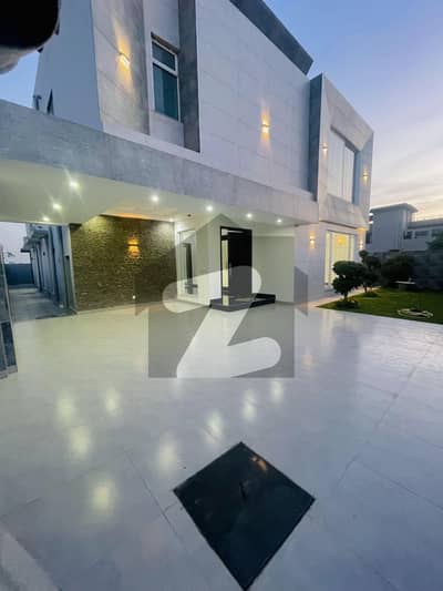 ڈی ایچ اے فیز 7 ڈیفنس (ڈی ایچ اے),لاہور میں 5 کمروں کا 1 کنال مکان 3.0 لاکھ میں کرایہ پر دستیاب ہے۔