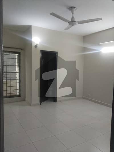 عسکری 11 عسکری,لاہور میں 3 کمروں کا 10 مرلہ فلیٹ 2.6 کروڑ میں برائے فروخت۔