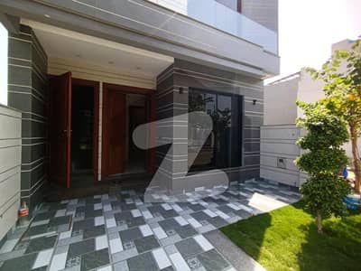 یونین گرین کالج روڈ,لاہور میں 5 کمروں کا 3 مرلہ مکان 1.85 کروڑ میں برائے فروخت۔