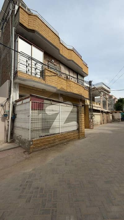 200 Sq Yards Triple Story Bungalow for Sale in Gulistan-e-Sajjad | 40 Ft Road | 8 Rooms