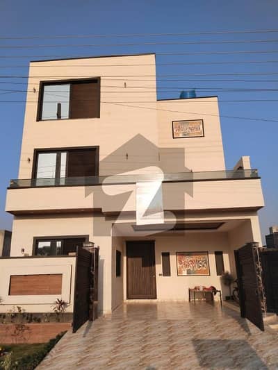 ایل ڈی اے ایوینیو لاہور میں 6 کمروں کا 10 مرلہ مکان 4.0 کروڑ میں برائے فروخت۔