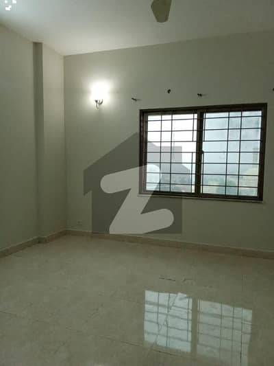 10 MARLA 3 BEDROOM APARTMENT AVAILABLE FOR RENT