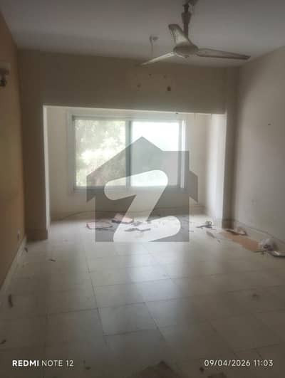 کلفٹن ۔ بلاک 3 کلفٹن,کراچی میں 2 کمروں کا 4 مرلہ فلیٹ 1.2 لاکھ میں کرایہ پر دستیاب ہے۔