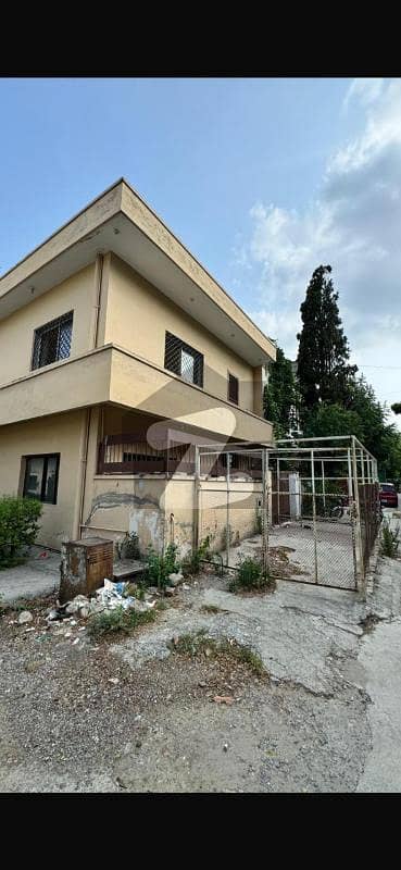 جی ۔ 9/2 جی ۔ 9,اسلام آباد میں 4 کمروں کا 5 مرلہ مکان 4.9 کروڑ میں برائے فروخت۔