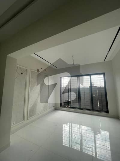 خیابانِ امین ۔ بلاک سی خیابانِ امین,لاہور میں 4 کمروں کا 5 مرلہ مکان 1.8 کروڑ میں برائے فروخت۔