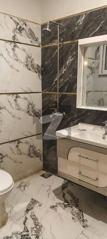 فارمانئیٹس ہاؤسنگ سکیم لاہور میں 2 کمروں کا 5 مرلہ فلیٹ 45.0 ہزار میں کرایہ پر دستیاب ہے۔