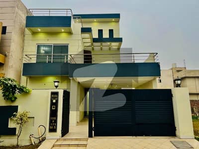 لیک سٹی رائیونڈ روڈ,لاہور میں 3 کمروں کا 10 مرلہ مکان 1.25 لاکھ میں کرایہ پر دستیاب ہے۔