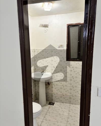 GROUND FLOOR 2 bed spacious apartment ( residential apartment