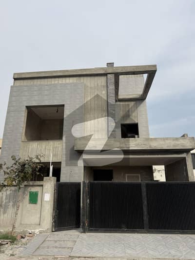 80% COMPLETE LUXURY OWNER BUILD HOUSE FOR SALE IN EASTERN. EXT BLOCK