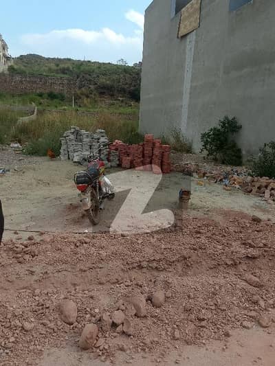 Prime Location 10 Marla Residential Plots for Sale in JJ Society 30 Ft Carpeted Road, Electricity Available