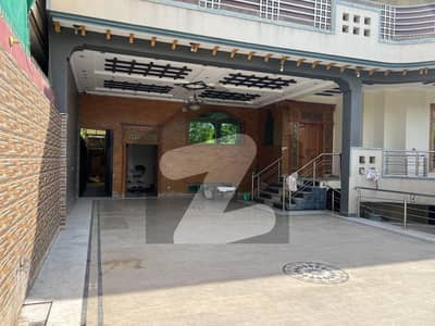 حیات آباد فیز 7 - ای4 حیات آباد فیز 7,حیات آباد,پشاور میں 10 کمروں کا 1 کنال مکان 9.0 کروڑ میں برائے فروخت۔