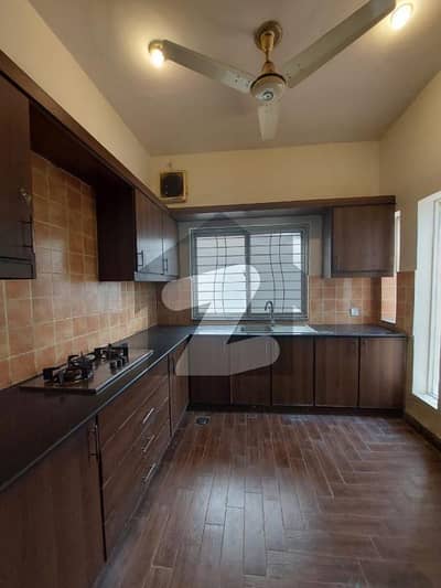 10 Marla house for sale