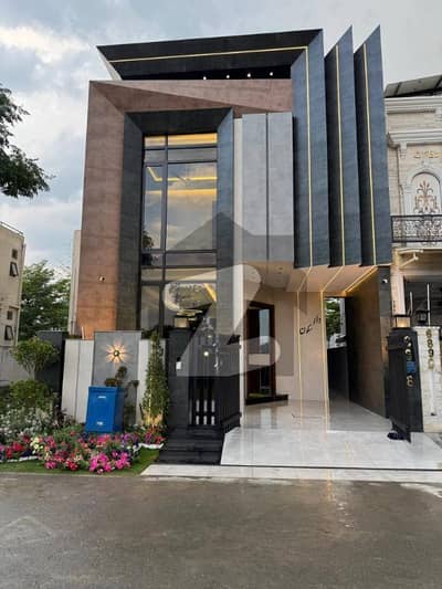 ڈی ایچ اے 9 ٹاؤن ڈیفنس (ڈی ایچ اے),لاہور میں 3 کمروں کا 5 مرلہ مکان 3.0 کروڑ میں برائے فروخت۔ ڈی ایچ اے 9 ٹاؤن ڈیفنس (ڈی ایچ اے),لاہور میں 3 کمروں کا 5 مرلہ مکان 3.0 کروڑ میں برائے فروخت۔