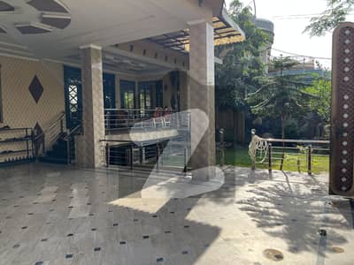 حیات آباد فیز 6 - ایف4 حیات آباد فیز 6,حیات آباد,پشاور میں 10 کمروں کا 1 کنال مکان 9.8 کروڑ میں برائے فروخت۔