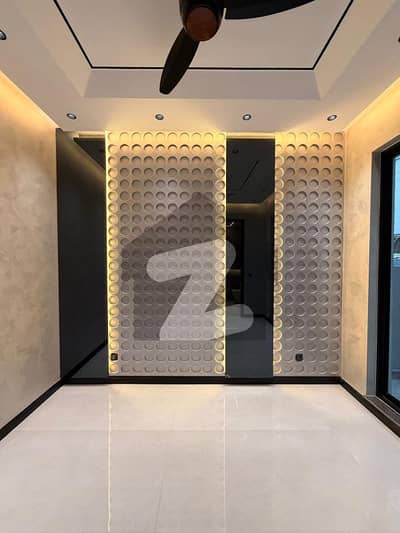 ڈی ایچ اے فیز 5 ڈیفنس (ڈی ایچ اے),لاہور میں 4 کمروں کا 10 مرلہ مکان 2.0 لاکھ میں کرایہ پر دستیاب ہے۔