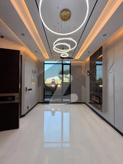 ڈی ایچ اے فیز 5 ڈیفنس (ڈی ایچ اے),لاہور میں 3 کمروں کا 5 مرلہ مکان 1.3 لاکھ میں کرایہ پر دستیاب ہے۔