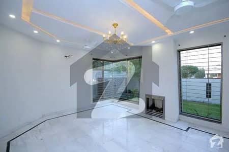 ONE KANAL BEAUTIFULL SAMI FURNISHED HOUSE AVALIABLE FOR RENT IN DHA DEFANCE