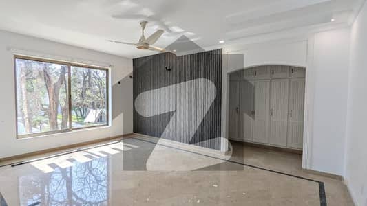 ای ۔ 7 اسلام آباد میں 6 کمروں کا 18 مرلہ مکان 11.0 لاکھ میں کرایہ پر دستیاب ہے۔