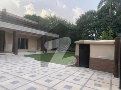 TWO KANAL BEAUTIFULL HOUSE AVALIABLE FOR RENT IN DHA DEFANCE