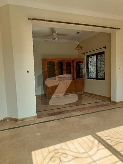 G11 Beautiful Upper Portion With Servant Quarter