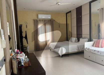 ڈی ایچ اے فیز 8 ڈی ایچ اے ڈیفینس,کراچی میں 4 کمروں کا 1 کنال مکان 15.3 کروڑ میں برائے فروخت۔