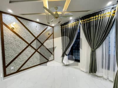 بحریہ ٹاؤن سیکٹر سی بحریہ ٹاؤن,لاہور میں 3 کمروں کا 10 مرلہ بالائی پورشن 70.0 ہزار میں کرایہ پر دستیاب ہے۔