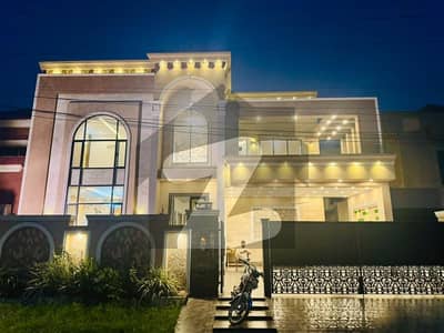 1KANAL BRAND NEW LUXURY STYLISH MODERN BUNGALOW FOR SALE 6 BEDROOM