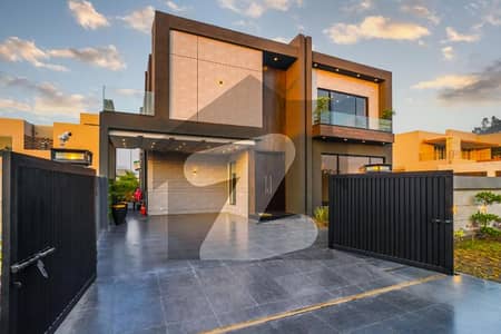 1-Kanal Contemporary Bungalow 5 Bedrooms, Elegant Double-Height Lobby