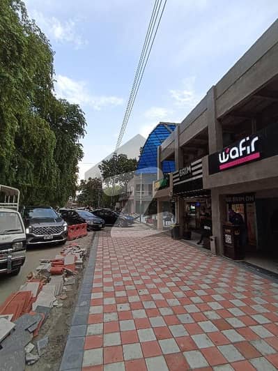 کینٹ لاہور میں 2 مرلہ Studio دکان 5.5 کروڑ میں برائے فروخت۔