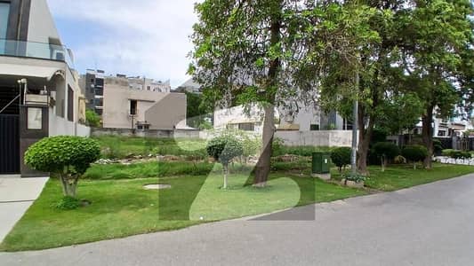 1 kanal plot excellent location DHA Phase 8 W block