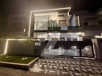 بحریہ ٹاؤن فیز 6 بحریہ ٹاؤن راولپنڈی,راولپنڈی میں 5 کمروں کا 10 مرلہ مکان 6.0 کروڑ میں برائے فروخت۔