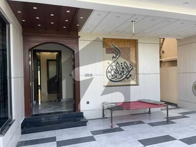 باغِ ارم ہاؤسنگ سوسائٹی لاہور میں 6 کمروں کا 10 مرلہ مکان 3.8 کروڑ میں برائے فروخت۔