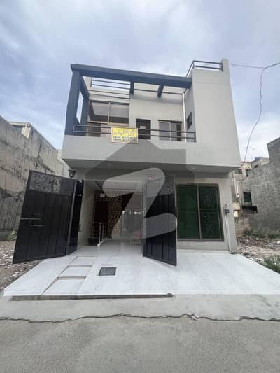 3.5 Marla Fully Basement Luxury Modern Style All Original Picture Attached With Direct Owner Meeting For Sale In Johar Town phase 2.