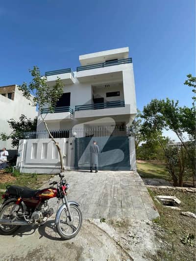 ڈی ۔ 12/1 ڈی ۔ 12,اسلام آباد میں 3 کمروں کا 4 مرلہ مکان 1.3 لاکھ میں کرایہ پر دستیاب ہے۔