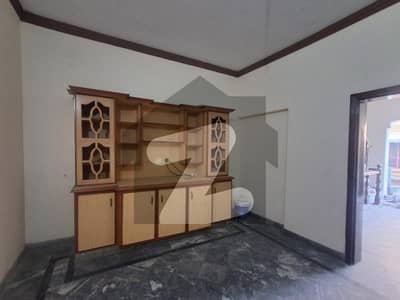 جوہر ٹاؤن لاہور میں 3 کمروں کا 8 مرلہ بالائی پورشن 55.0 ہزار میں کرایہ پر دستیاب ہے۔