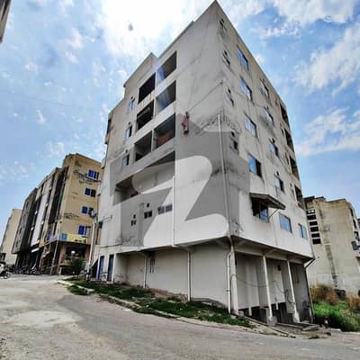 Luxurious 3 Side Open Ideal Location With 3 Bed Room Flat Available For Sale
