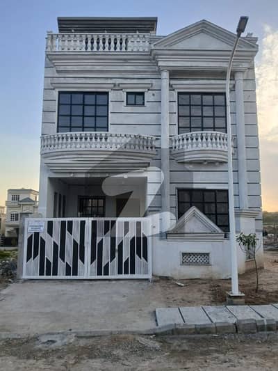 گلبرگ ریزیڈنشیا - بلاک سی گلبرگ ریزیڈنشیا,گلبرگ,اسلام آباد میں 4 کمروں کا 5 مرلہ مکان 3.2 کروڑ میں برائے فروخت۔