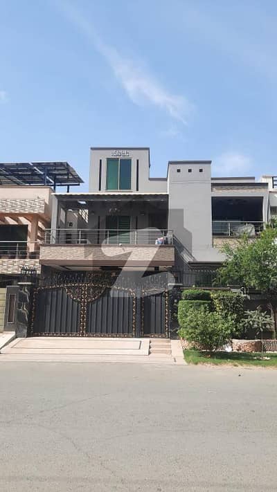 پیراگون سٹی لاہور میں 5 کمروں کا 10 مرلہ مکان 5.4 کروڑ میں برائے فروخت۔