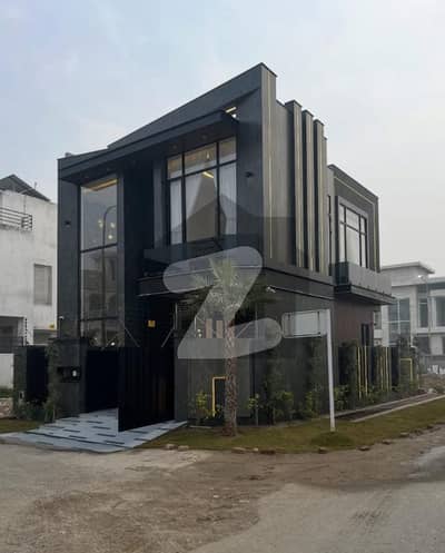 ڈی ایچ اے 9 ٹاؤن ڈیفنس (ڈی ایچ اے),لاہور میں 4 کمروں کا 6 مرلہ مکان 3.15 کروڑ میں برائے فروخت۔