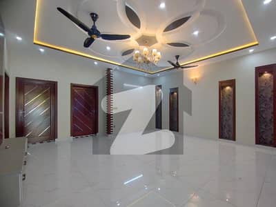 رائل آرچرڈ ملتان پبلک سکول روڈ,ملتان میں 3 کمروں کا 5 مرلہ مکان 1.6 کروڑ میں برائے فروخت۔