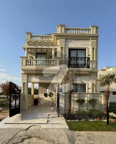 ڈی ایچ اے 9 ٹاؤن ڈیفنس (ڈی ایچ اے),لاہور میں 3 کمروں کا 5 مرلہ مکان 2.85 کروڑ میں برائے فروخت۔