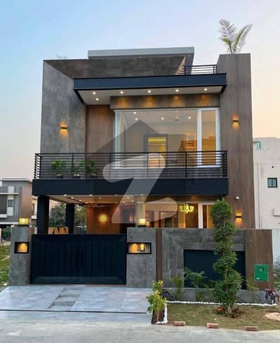 ڈی ایچ اے 9 ٹاؤن ڈیفنس (ڈی ایچ اے),لاہور میں 3 کمروں کا 5 مرلہ مکان 2.65 کروڑ میں برائے فروخت۔