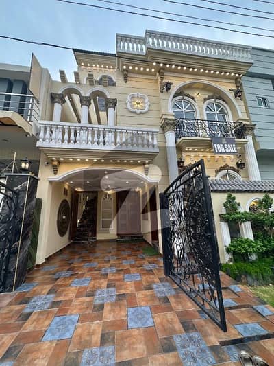 کینال گارڈن ۔ بلاک اے کینال گارڈن,لاہور میں 6 کمروں کا 5 مرلہ مکان 2.29 کروڑ میں برائے فروخت۔