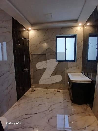 پیراگون سٹی لاہور میں 5 کمروں کا 10 مرلہ مکان 5.25 کروڑ میں برائے فروخت۔