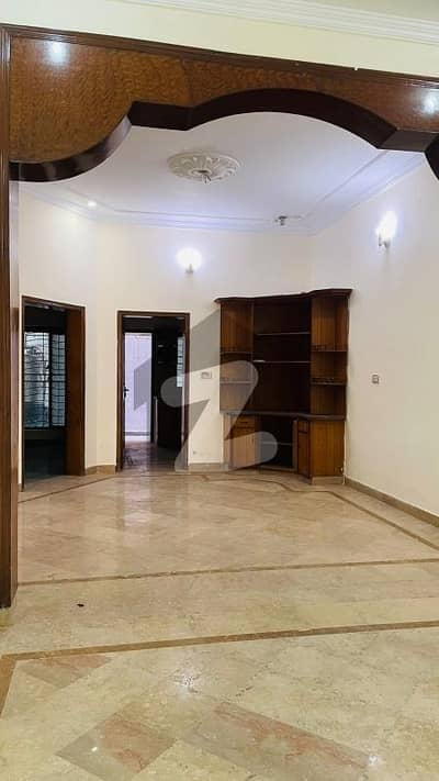 جوہر ٹاؤن فیز 2 جوہر ٹاؤن,لاہور میں 4 کمروں کا 5 مرلہ مکان 1.15 لاکھ میں کرایہ پر دستیاب ہے۔