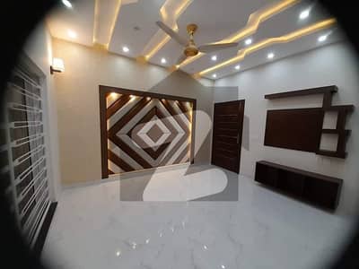 10 Marla Brand New Luxury House For Rent