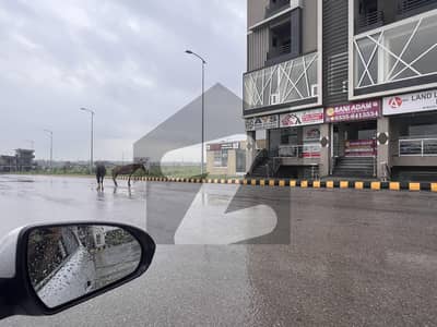 ٹاپ سٹی 1 اسلام آباد میں 2 کنال کمرشل پلاٹ 18.5 کروڑ میں برائے فروخت۔